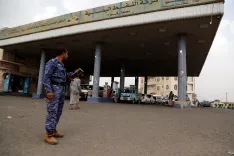 Are Armed Tribal Groups Besieging Oil Facilities in Yemen's Hadramout?