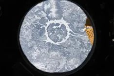 आर्टेमिस-II के एस्ट्रोनॉट ने 20 करोड़ साल पुराने 'मैनिकौगन क्रेटर' की अद्भुत झलक दिखाई