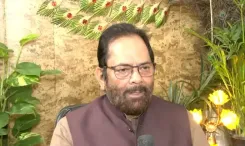 चुनाव आयोग विवाद पर नकवी का पलटवार: 'असहमति लोकतंत्र में होती है, तानाशाही में नहीं'