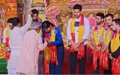 एशियन गेम्स 2026: गोल्ड मेडलिस्ट गौरव खत्री और शिल्पी डबास नरेला की सुभाष रामलीला में सम्मानित