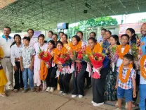 एशियन गेम्स 2026: झारखंड की 4 हॉकी बेटियाँ स्वर्ण लेकर लौटीं, रांची एयरपोर्ट पर उमड़ा जनसैलाब
