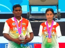 शीतल देवी-तोमर कुमार ने एशियन पैरा गेम्स 2026 में कंपाउंड मिक्स्ड टीम गोल्ड जीता, वर्ल्ड रिकॉर्ड भी तोड़ा