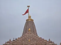 अयोध्या में हिंदू नव वर्ष पर राम मंदिर के शिखर पर नया ध्वज फहराया गया