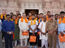 अयोध्या में आईपीएल की टीम ने टेका मत्था, श्री रामलला के दर्शन कर किया पूजन