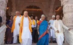 क्या अयोध्या में वित्त मंत्री निर्मला सीतारमण ने परिवार संग प्रभु श्रीरामलला की आरती उतारी?