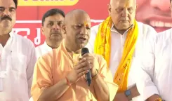 क्या अयोध्या में योगी आदित्यनाथ ने बस्तीवासियों को मिठाई और उपहार भेंटकर दीपावली की खुशियां बांटी?