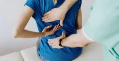 क्या आप पीठ दर्द से परेशान हैं? इस उपाय से 30 सेकंड में मिलेगी राहत!