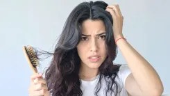 क्या आप बालों के झड़ने की समस्या से परेशान हैं? ये आयुर्वेदिक उपाय आएंगे काम!