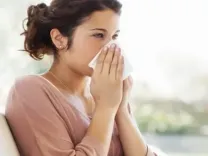 बार-बार छींक आना सर्दी नहीं एलर्जी का है संकेत, जानें कारण और बचाव का तरीका 