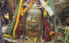 महाकालेश्वर मंदिर में भाद्रपद प्रतिपदा पर भांग से बाबा महाकाल का दिव्य शृंगार, भस्म आरती में उमड़े हज़ारों श्रद्धालु