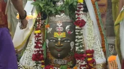 उज्जैन: श्रावण दशमी पर महाकाल का भव्य शृंगार — भांग, त्रिनेत्र, चांदी के मुकुट और मुंड माला से सजे बाबा