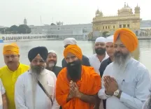 क्या बाबा रामदेव ने 'सचखंड श्री दरबार साहिब' में मत्था टेका और बाढ़ पीड़ितों के लिए 1 करोड़ रुपए दिए?