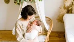 माताएं कब बच्चे को पिलाएं दूध? डॉक्टर ने दी सही सलाह