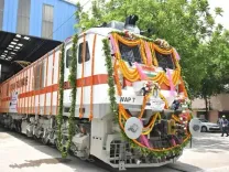 बनारस रेल इंजन कारखाने ने रचा इतिहास, 2,500वें इलेक्ट्रिक इंजन का लोकार्पण