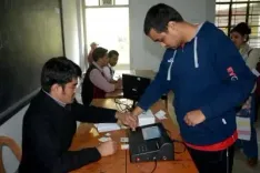 बांग्लादेश के सीईसी ने अधिकारियों को फरवरी के चुनावों में राजनीतिक दलों का समर्थन न करने की चेतावनी दी