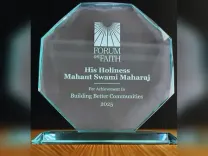 बीएपीएस प्रमुख महंत स्वामी महाराज को दुनिया भर में बेहतर समुदाय बनाने के लिए सम्मानित किया गया