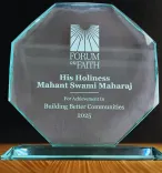 What Recognition Did BAPS Chief Mahant Swami Maharaj Receive for His Global Community Work?