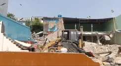क्या बरेली में फिर गरजा बुलडोजर? मैरिज हॉल का बाकी हिस्सा ढहा, सुरक्षा घेरे में चला एक्शन