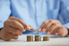 ₹5 लाख को 5 साल में कहाँ लगाएँ — एफडी, म्यूचुअल फंड या सोना? जानें कौन देगा सबसे ज़्यादा रिटर्न