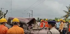 Bengal school bus-train crash: Drunk gateman arrested in Murshidabad