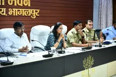 भागलपुर में डीएम अलंकृता पांडे ने स्वास्थ्य सेवाओं की समीक्षा की, कमज़ोर प्रदर्शन पर कार्रवाई की चेतावनी