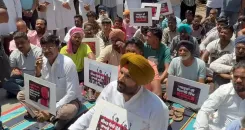 पंजाब कांग्रेस का भगवंत मान सरकार के खिलाफ प्रदर्शन, दैनिक मजदूरी वृद्धि की मांग लेकर विधानसभा पहुंचे मजदूर