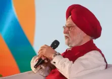 भारत के कच्चे तेल आपूर्तिकर्ताओं की संख्या बढ़कर 40 हुई, आउटपुट में भी हो रहा इजाफा : हरदीप पुरी (आईएएनएस इंटरव्यू)