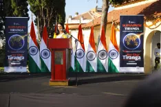 स्वतंत्रता दिवस 2026: जर्मन राजदूत जैस्पर विएक ने इंडिया गेट के सामने दी 'हार्दिक बधाई', विश्व भर के दूतावासों ने मनाया जश्न