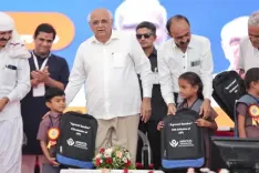 गुजरात : भारत-पाक अंतरराष्ट्रीय सीमा के निकट कुरन गांव में ग्रामसभा, ‘खाट बैठक’ में सामूहिक संवाद 