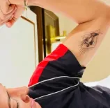 क्या भारतीय कप्तान हरमनप्रीत कौर ने अपनी बांह पर विश्व कप ट्रॉफी का टैटू बनवाया?