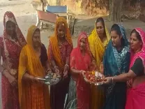 क्या भीलवाड़ा में गौवंश और प्रकृति का अनूठा संगम है? गृहणियों ने श्रद्धा से गोवर्धन पूजा की