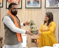 सम्राट चौधरी से मुलाकात के बाद भोजपुरी अभिनेत्री पाखी हेगड़े की राजनीति में एंट्री की अटकलें तेज