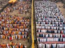 How were the Basant Panchami prayers and Friday namaz held peacefully in MP’s Dhar?