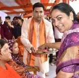 भोले भक्ति में सराबोर दिल्ली: कांवड़ियों का सीएम रेखा गुप्ता ने किया स्वागत, महिलाओं के छुए पैर