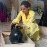 निया शर्मा ने श्रावण में भोलेनाथ की पूजा की, मां के कहने पर 4 सोमवार मंदिर जाने का संकल्प