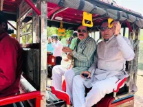 भोपाल: PM मोदी की ऊर्जा बचत अपील पर अमल, मंत्री गौतम टेटवाल और नारायण सिंह पंवार ई-रिक्शा से पहुंचे कैबिनेट बैठक