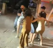 भोपाल में क्लब के बाहर युवतियों का झगड़ा, हंगामा मच गया