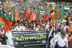 भोपाल में भाजपा का कांग्रेस दफ्तर पर प्रदर्शन, खड़गे की टिप्पणी पर तीखा विरोध