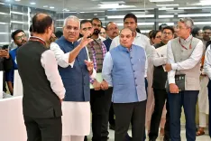 Bhupender Yadav Reviews CAQM's PAVAN-I3C Air Quality Command Centre