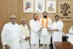 बिहार बाढ़ राहत: जदयू विधायकों ने CM सम्राट चौधरी को सौंपा ₹17.19 लाख का चेक