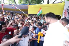 तेजस्वी यादव गर्दनीबाग पहुंचे, BPSC आंदोलनरत छात्रों से बोले — महागठबंधन हर मोर्चे पर साथ