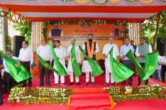 Bihar CM flags off PM e-Bus fleet and BSRTC deluxe buses in Patna