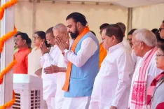 Bihar CM pays tribute at Patna's Shaheed Smarak