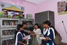 जीविका-दीदी की लाइब्रेरी: बिहार के 1 लाख ग्रामीण युवाओं को मिल रहा करियर का रास्ता