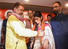 क्या बिहार चुनाव में लोकगायिका मैथिली ठाकुर ने भाजपा में शामिल होकर नया मोड़ दिया?