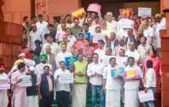 बिहार मतदाता सूची मामले पर संसद में हंगामा, राज्यसभा व लोकसभा की कार्यवाही स्थगित