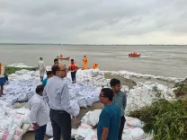 बिहार में गंगा खतरे के निशान से 111 सेमी ऊपर, भागलपुर तटबंध पर युद्धस्तरीय सुरक्षा कार्य जारी