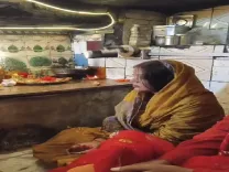 क्या बिहार में चुनाव नतीजों से पहले ज्योति सिंह माता रानी के दर पहुंचीं, जीत का आशीर्वाद मांगा?