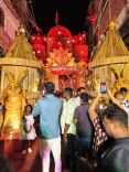 बिहार दुर्गा पूजा 2026: मुंगेर में 250 फीट का पेट्रोनास टावर पंडाल, कटिहार में विशालकाय कॉकरोच थीम