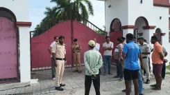मुजफ्फरपुर के निजी स्कूल पर दो दर्जन राउंड फायरिंग, गेट पर ₹50 लाख रंगदारी का पर्चा